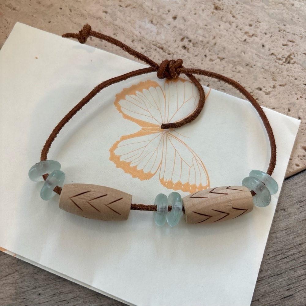 HANDMADE BRACELET LEATHER CORD WOOD DOWS 6 ROUND STONES